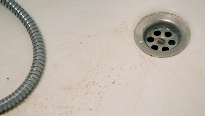 Badewannereparatur und Beschichtung: Vorher